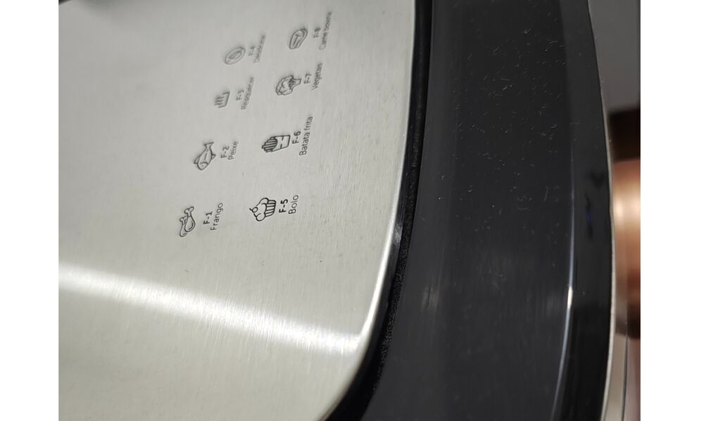 Foto de Fritadeira Oster Sem Óleo 2 em 1 Black, 4,8L, 110V, Inox/Preto, 1500W, OFRT660