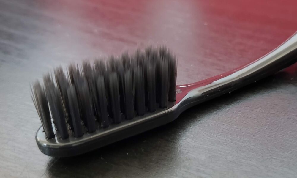 Foto de Escova Dental Colgate Slim Soft Black 