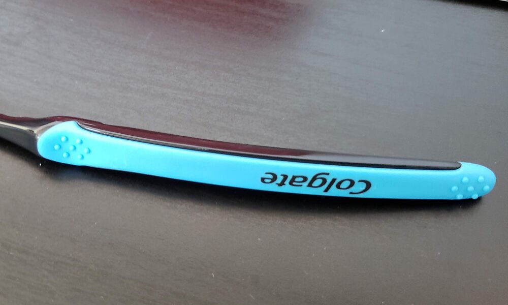 Escova Dental Colgate Slim Soft Black  - Imagem 2