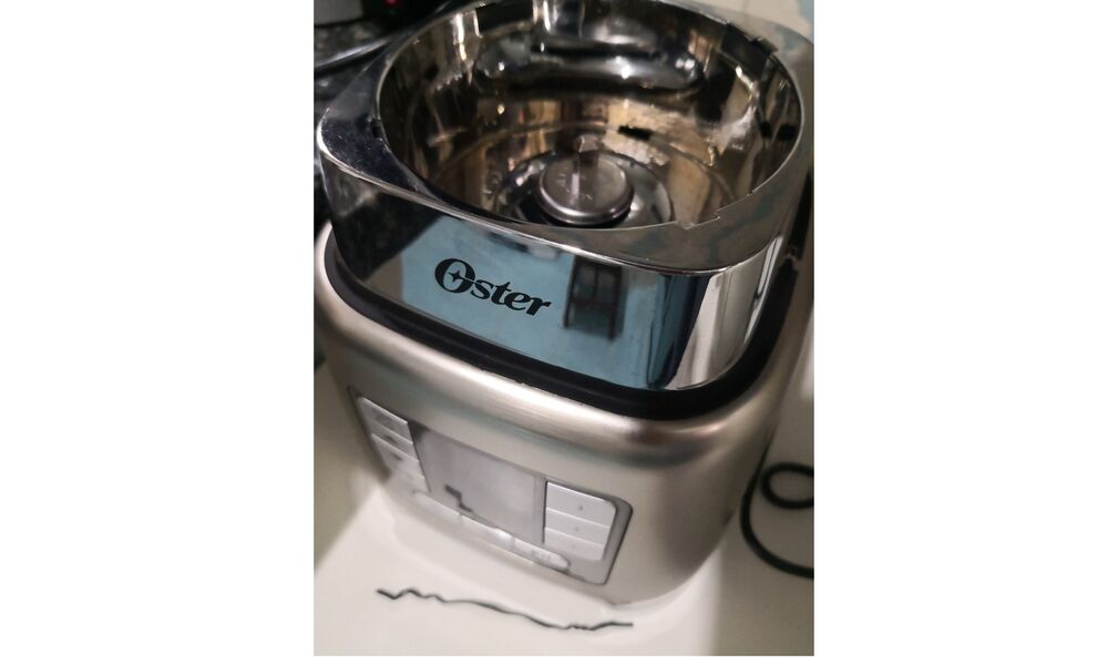 Foto de Liquidificador Digital Oster Active Sense Inox 2L com Blend N Go - 127V