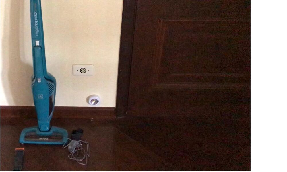 Foto de Aspirador Vertical Electrolux ERG22, 2 em 1, Verde, Bivolt