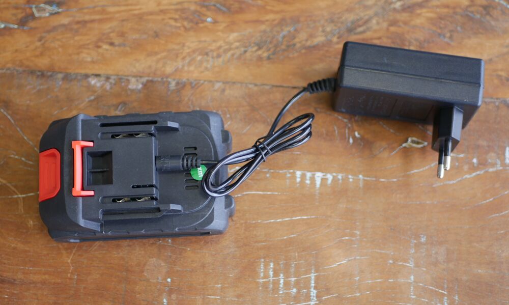 Lavadora De Alta Pressao Recarregavel Para Carros e Jardins - Imagem 2