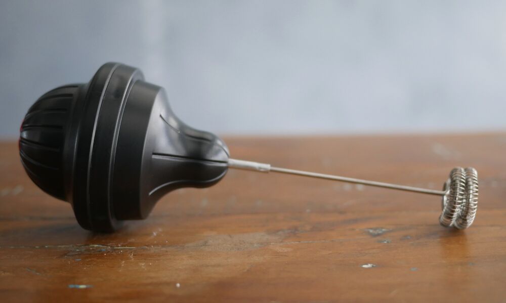 Banner da opinião Espumador de leite com jarra de vidro