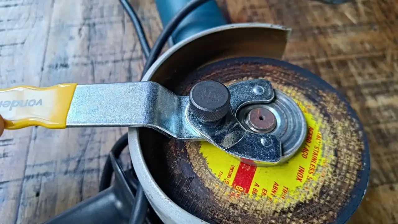 Imagem de Chave ajustável para esmerilhadeira Vonder